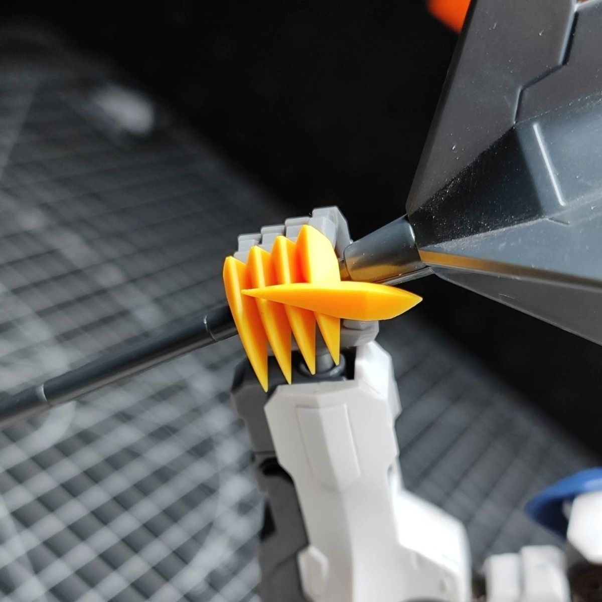 قطع غيار مخصصة لنموذج بارباتوس - مراجعة Model Kit Gundam Barbatos وسعره