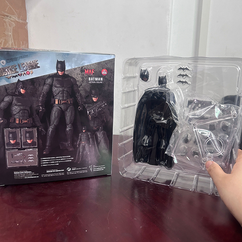 تمثال شخصية بروس واين باتمان م - مراجعة Model Kit Eva 01 وسعره